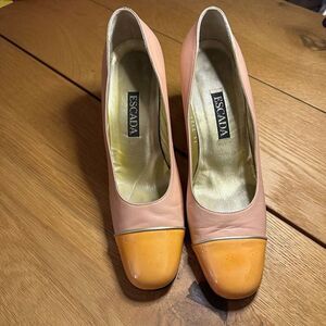 Vintage Escada round toe heels 7.5